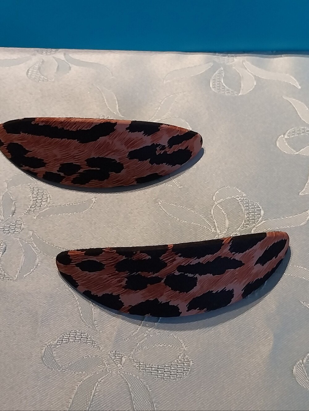 2 Leopard Print Oval Hair Clips - Brown and Black - Picture 2 of 4